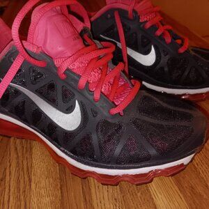 Women's Nike tennis shoes size 7.5